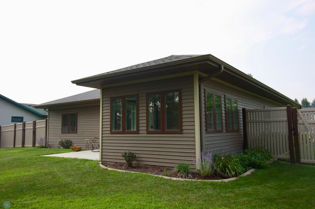 112 Dakota Drive, Hankinson, ND 58041