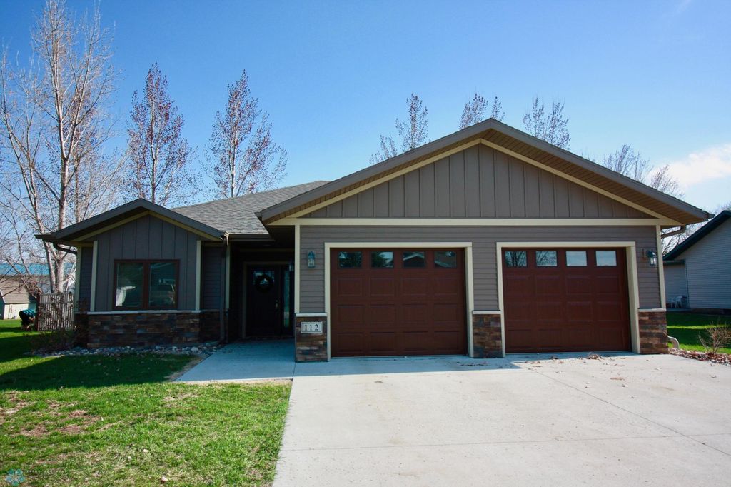112 Dakota Drive, Hankinson, ND 58041