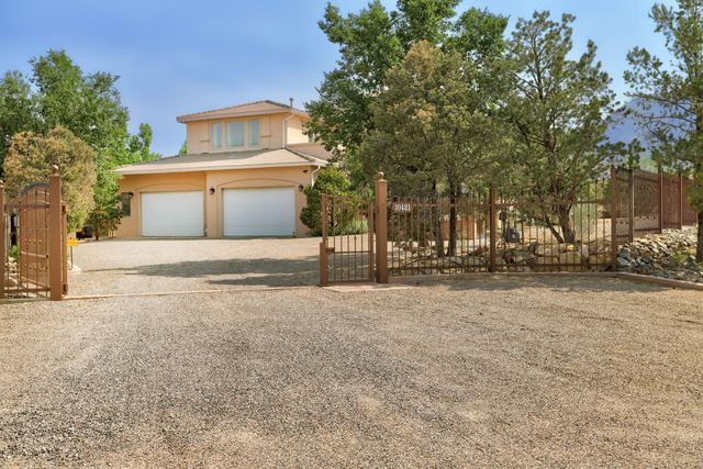 10421 Eagle Rock Avenue NE, Albuquerque, NM 87122