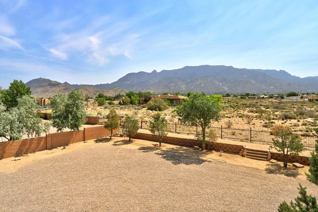 10421 Eagle Rock Avenue NE, Albuquerque, NM 87122