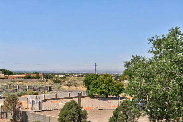 10421 Eagle Rock Avenue NE, Albuquerque, NM 87122