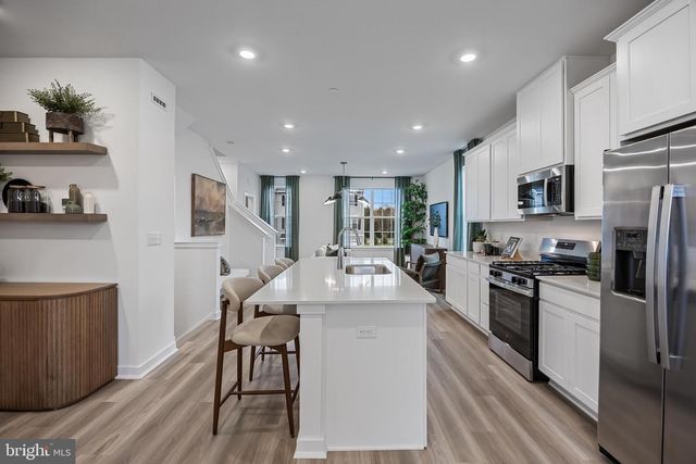 107 WEST END AVE, Hammonton, NJ 08037