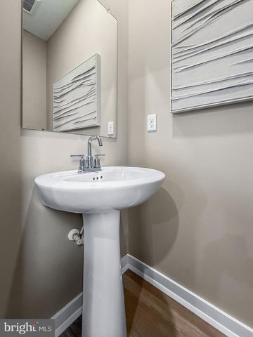 107 WEST END AVE, Hammonton, NJ 08037