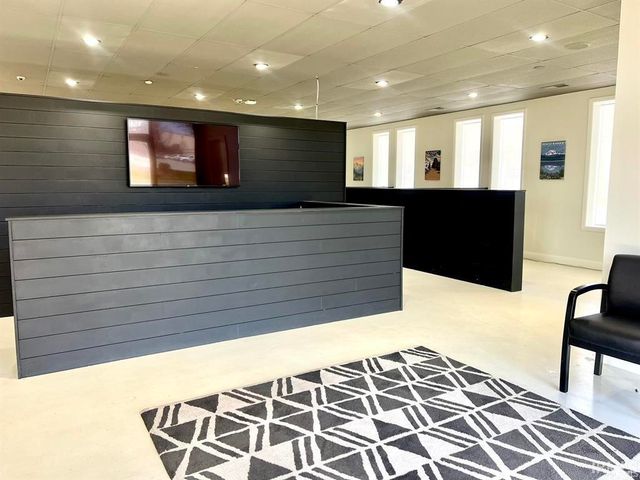 616 S College Mall Road, Bloomington, IN 47401