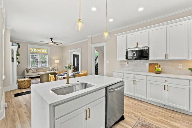1860 Kinney Avenue, Cincinnati, OH 45207