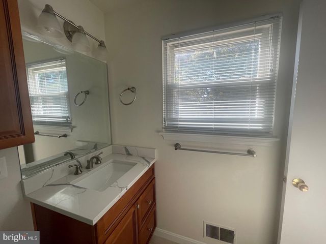 3905 FLAGSTONE TER, Alexandria, VA 22306