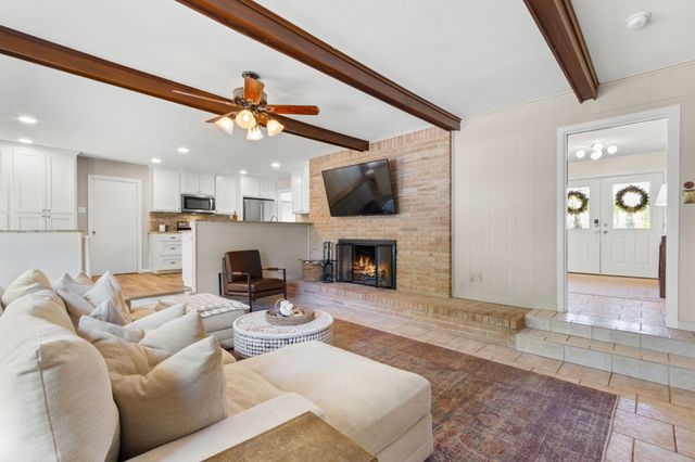 1016 Hummingbird Lane, Woodway, TX 76712