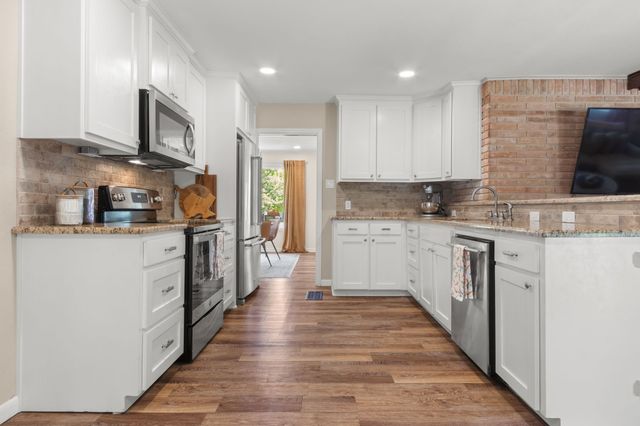 1016 Hummingbird Lane, Woodway, TX 76712