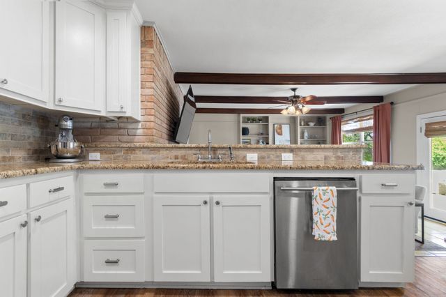 1016 Hummingbird Lane, Woodway, TX 76712