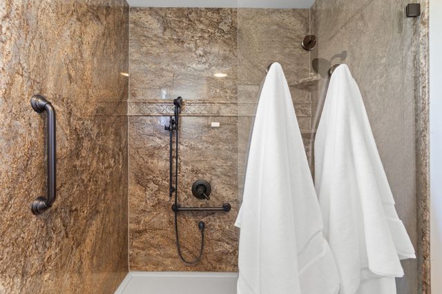 1016 Hummingbird Lane, Woodway, TX 76712