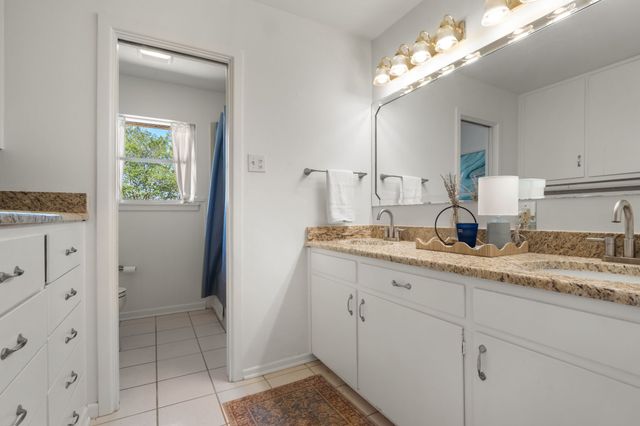 1016 Hummingbird Lane, Woodway, TX 76712