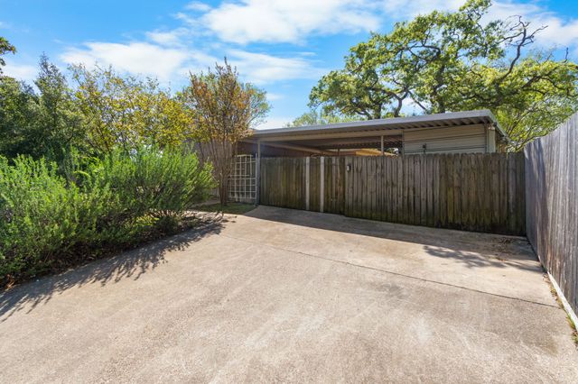 1016 Hummingbird Lane, Woodway, TX 76712