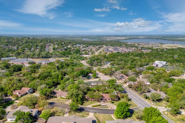 1016 Hummingbird Lane, Woodway, TX 76712