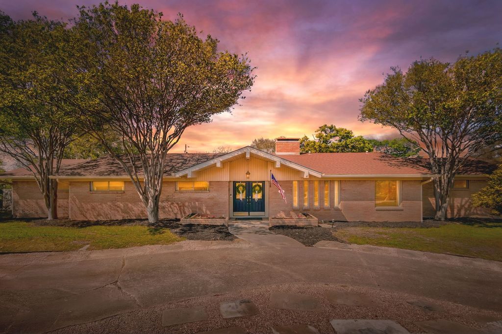 1016 Hummingbird Lane, Woodway, TX 76712