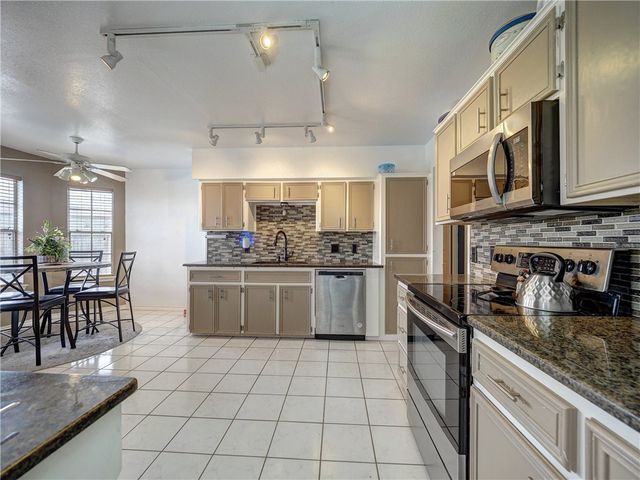 7210 ST JAMES Ct, Corpus Christi, TX 78413