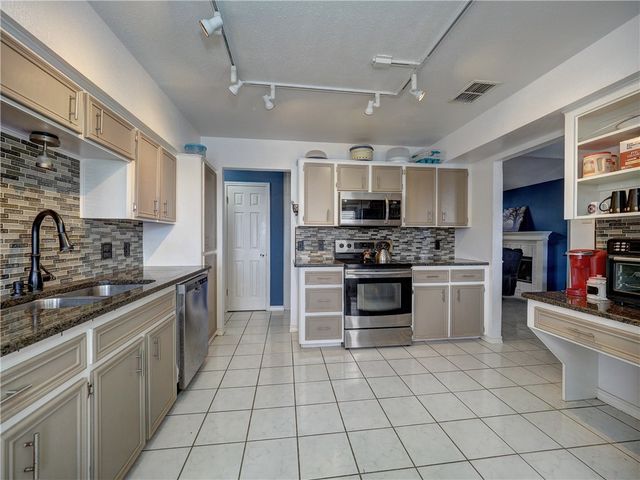 7210 ST JAMES Ct, Corpus Christi, TX 78413