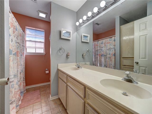 7210 ST JAMES Ct, Corpus Christi, TX 78413