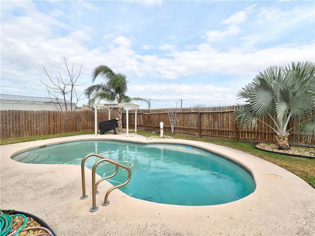 7210 ST JAMES Ct, Corpus Christi, TX 78413