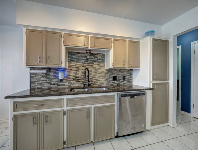 7210 ST JAMES Ct, Corpus Christi, TX 78413