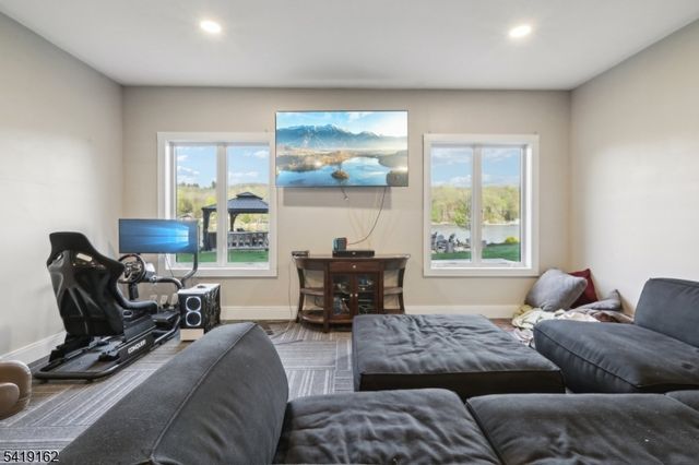 259 Cupsaw Dr, Ringwood Boro, NJ 07456