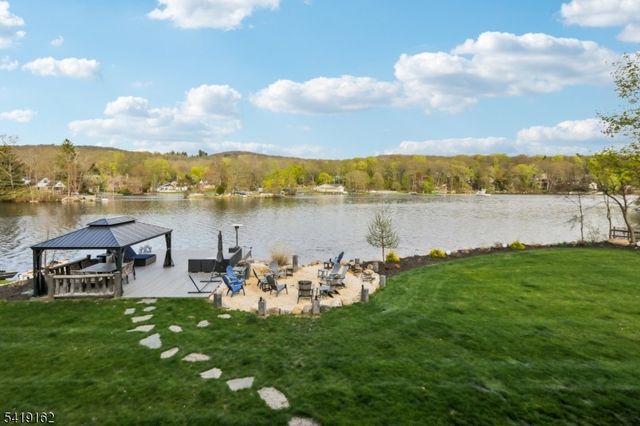 259 Cupsaw Dr, Ringwood Boro, NJ 07456