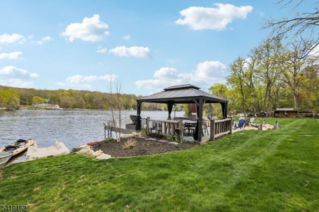 259 Cupsaw Dr, Ringwood Boro, NJ 07456