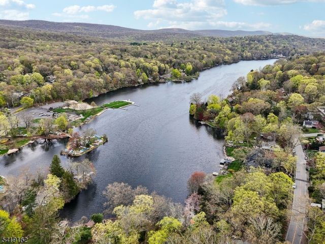 259 Cupsaw Dr, Ringwood Boro, NJ 07456