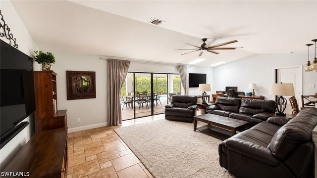 1089 Nottingham DR, Naples, FL 34109