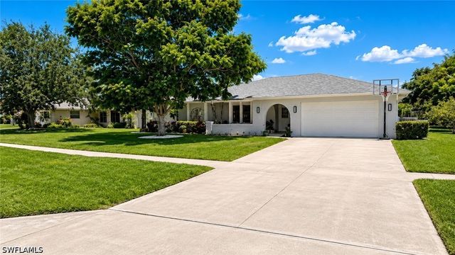 1089 Nottingham DR, Naples, FL 34109
