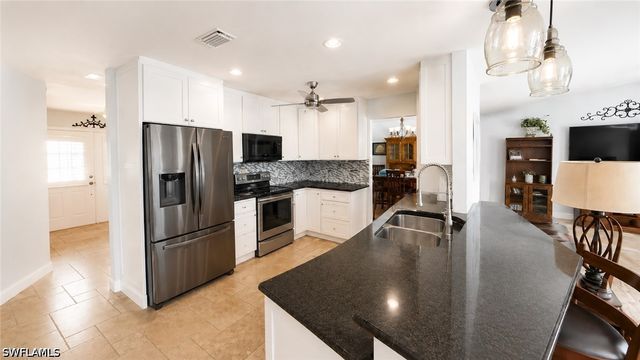 1089 Nottingham DR, Naples, FL 34109