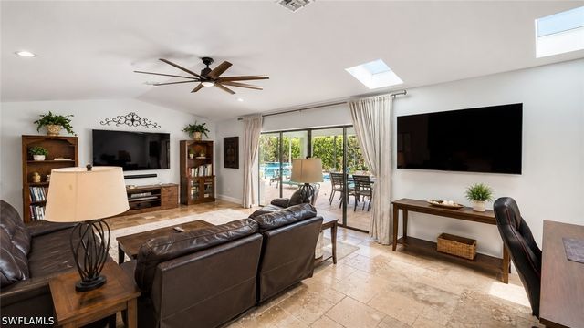 1089 Nottingham DR, Naples, FL 34109