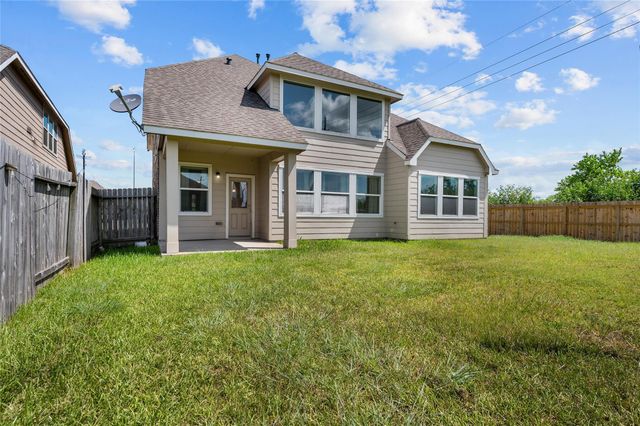 4822 Bay Vista Drive, Baytown, TX 77523