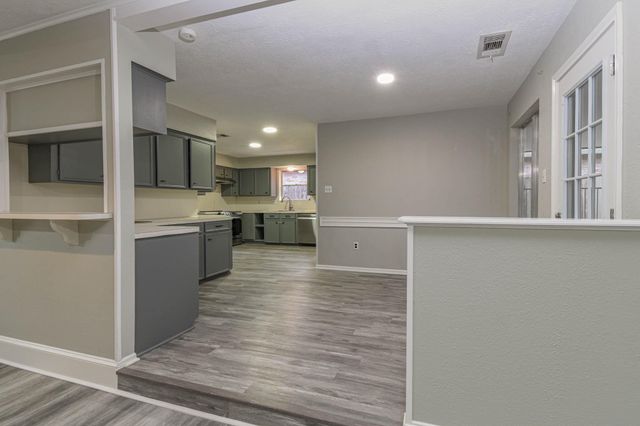 16911 Summit Oaks Lane, Spring, TX 77379