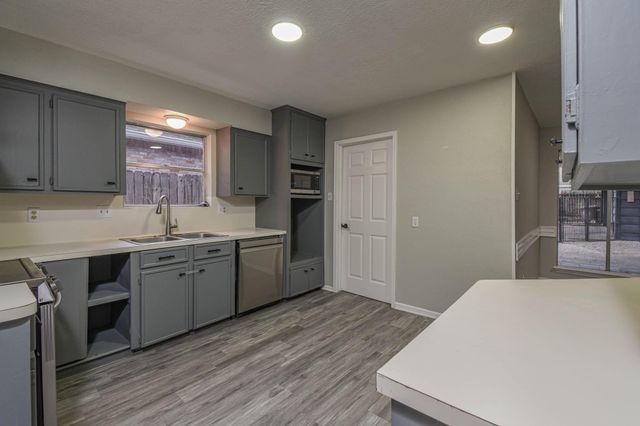 16911 Summit Oaks Lane, Spring, TX 77379