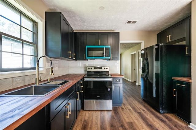 998 Ascot Court, Riverdale, GA 30296