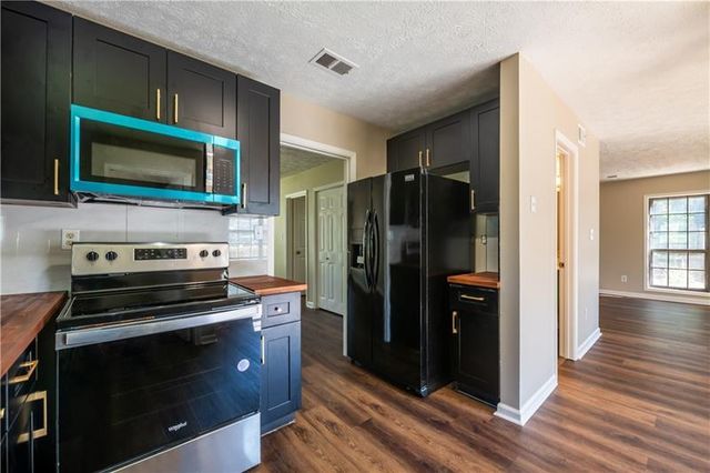 998 Ascot Court, Riverdale, GA 30296