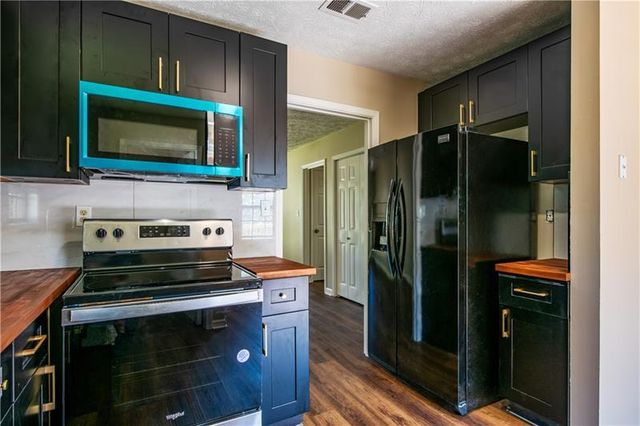 998 Ascot Court, Riverdale, GA 30296