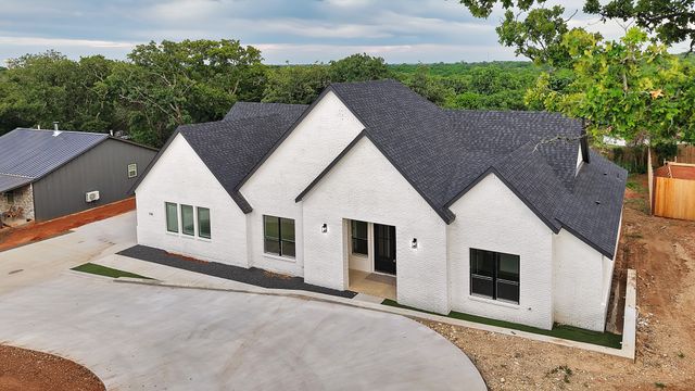 1405 Apache Court, Joshua, TX 76058