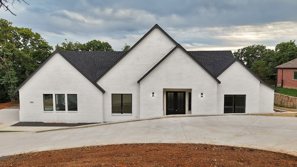 1405 Apache Court, Joshua, TX 76058