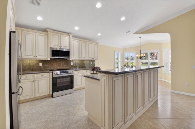 10932 Skyland Point, Boynton Beach, FL 33437
