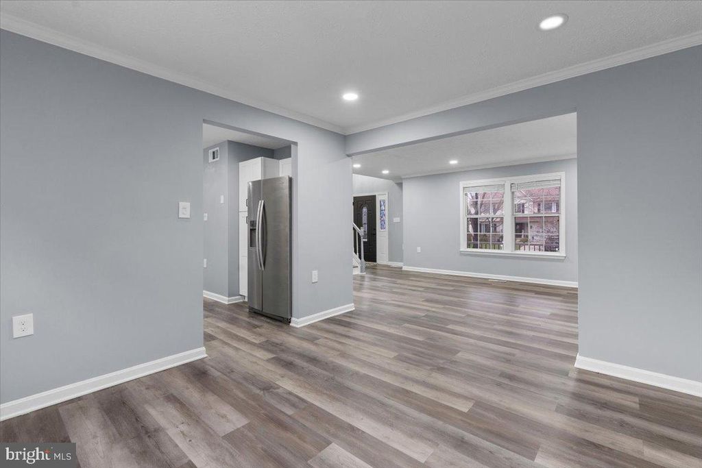 Image 10 of property listing at 10415 LABRADOR LOOP, Manassas, VA 20112