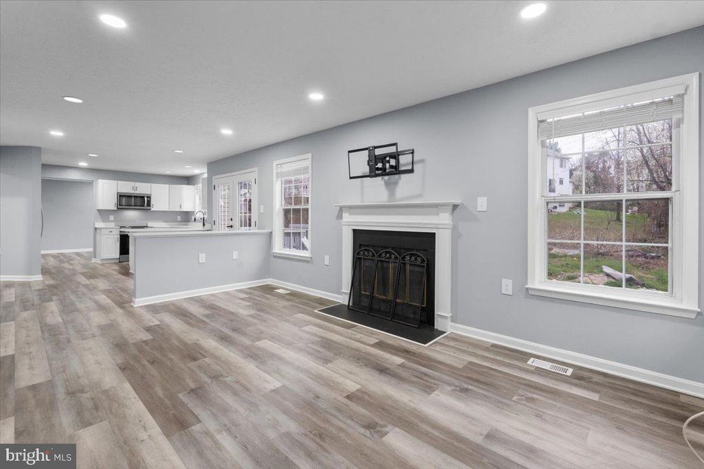 Image 17 of property listing at 10415 LABRADOR LOOP, Manassas, VA 20112