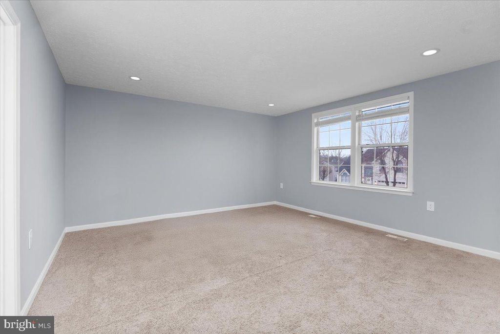 Image 20 of property listing at 10415 LABRADOR LOOP, Manassas, VA 20112