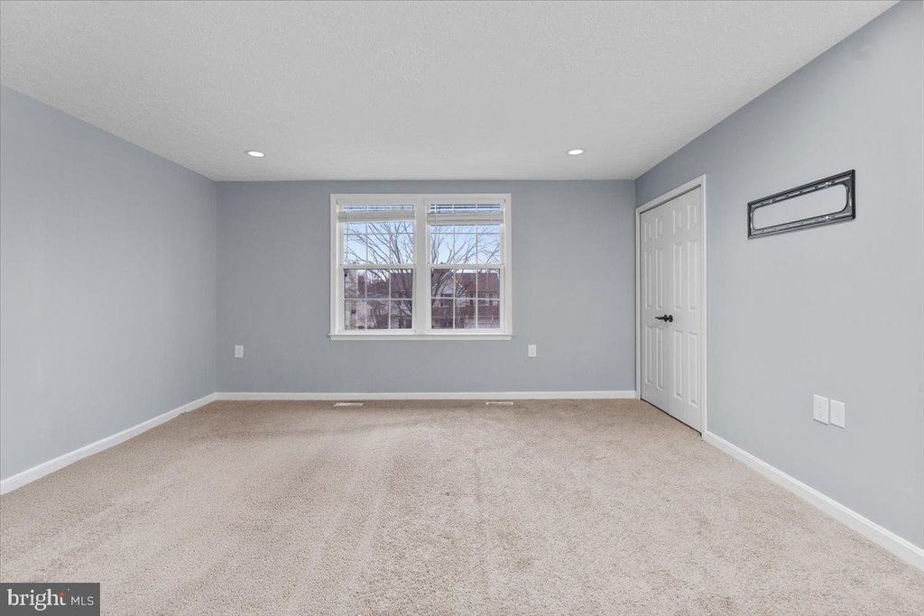 Image 21 of property listing at 10415 LABRADOR LOOP, Manassas, VA 20112