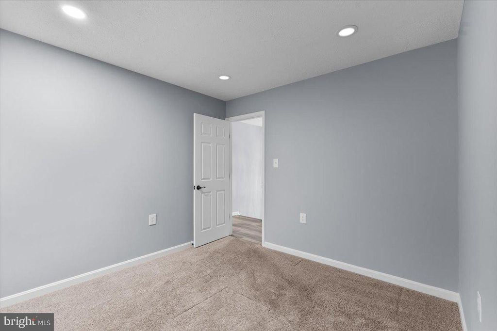 Image 27 of property listing at 10415 LABRADOR LOOP, Manassas, VA 20112