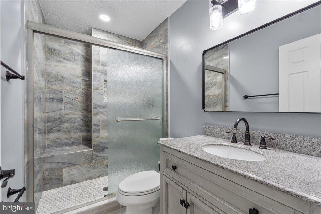 Image 28 of property listing at 10415 LABRADOR LOOP, Manassas, VA 20112