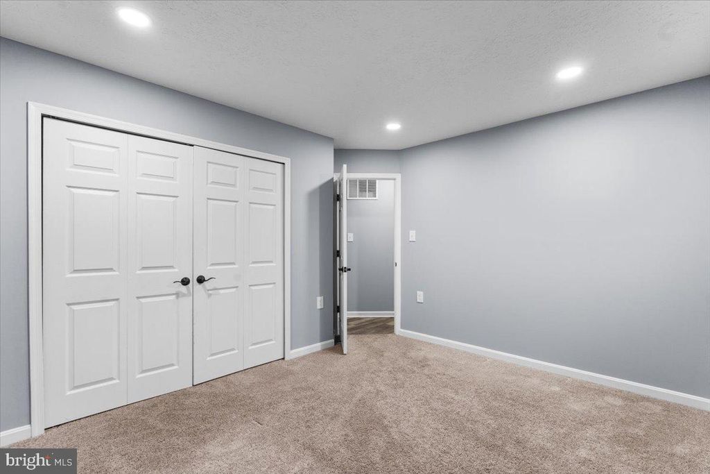 Image 30 of property listing at 10415 LABRADOR LOOP, Manassas, VA 20112