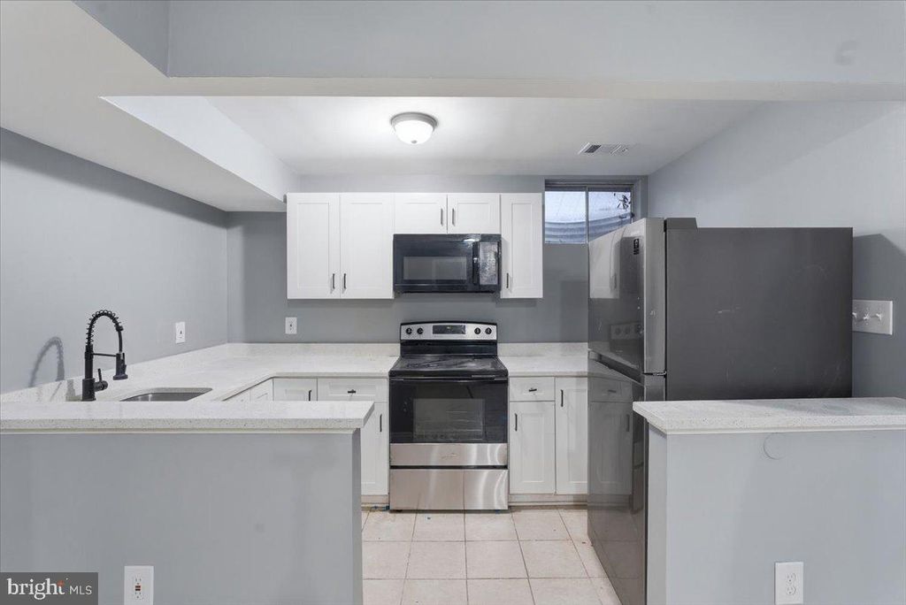 Image 34 of property listing at 10415 LABRADOR LOOP, Manassas, VA 20112