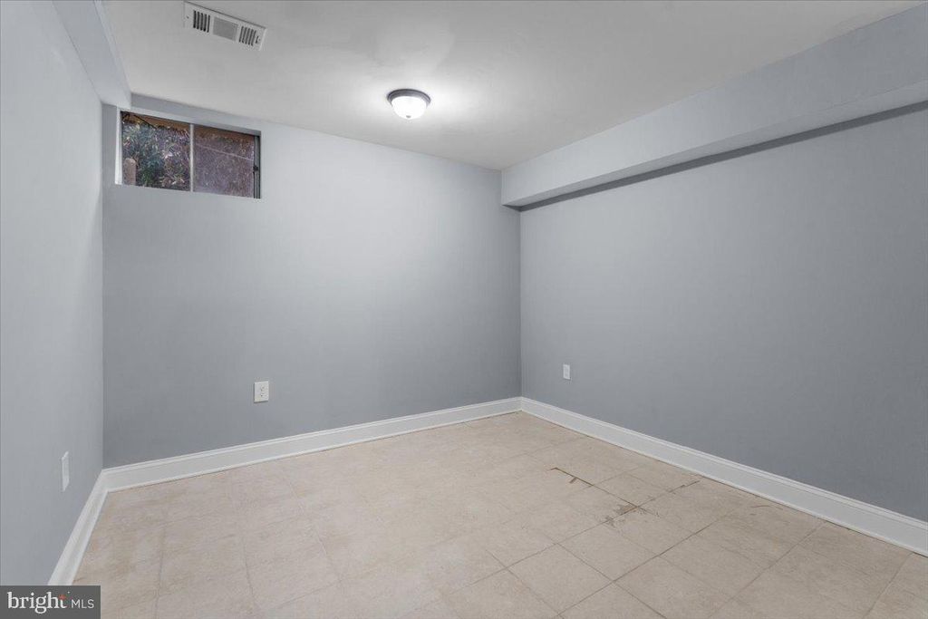 Image 36 of property listing at 10415 LABRADOR LOOP, Manassas, VA 20112