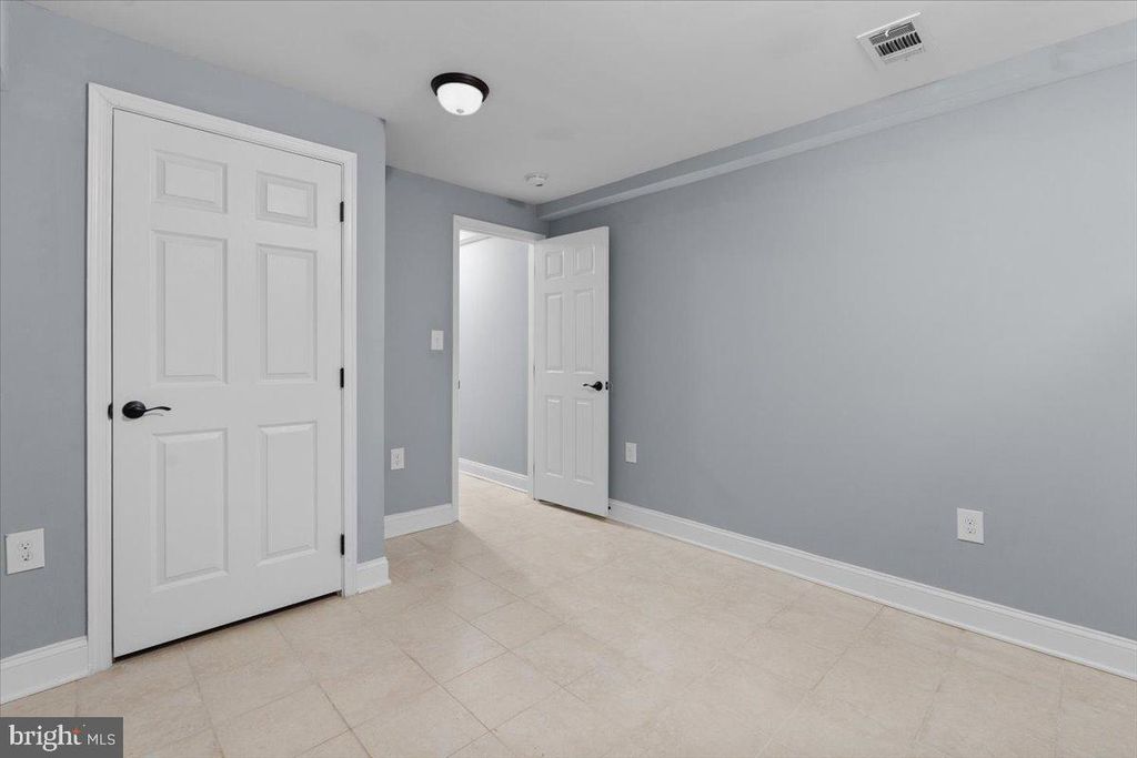 Image 37 of property listing at 10415 LABRADOR LOOP, Manassas, VA 20112